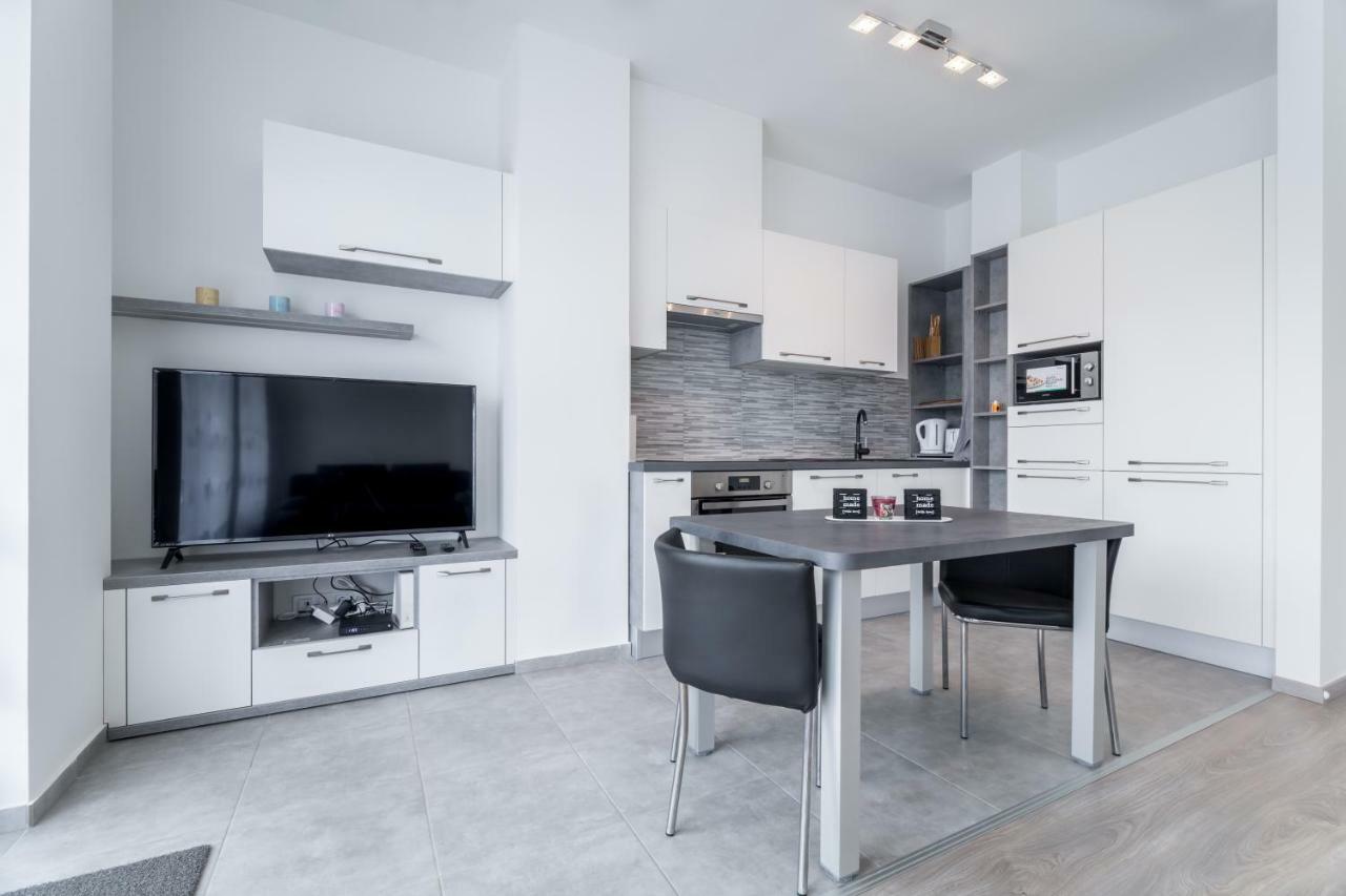 Bpr Chic White Home With Terrace & A/C & Garage Budapesta Exterior foto