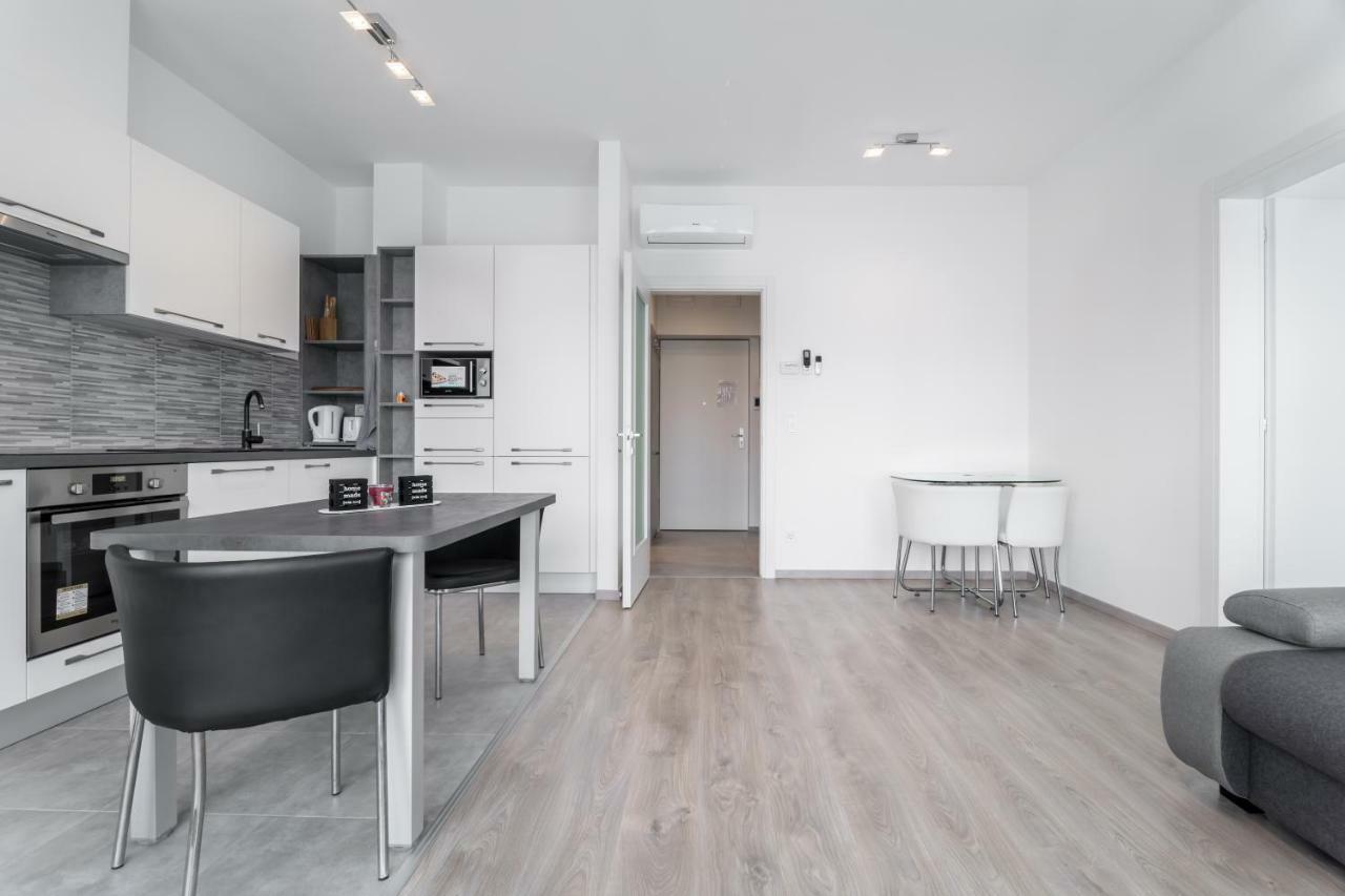 Bpr Chic White Home With Terrace & A/C & Garage Budapesta Exterior foto