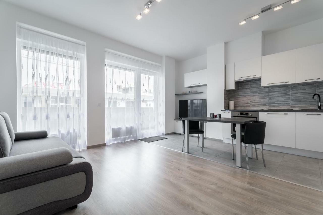 Bpr Chic White Home With Terrace & A/C & Garage Budapesta Exterior foto